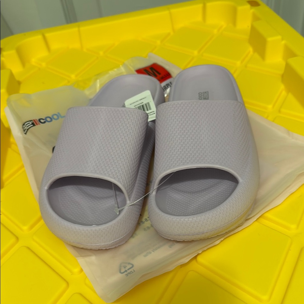 32 Degrees Lavender Slide Sandals